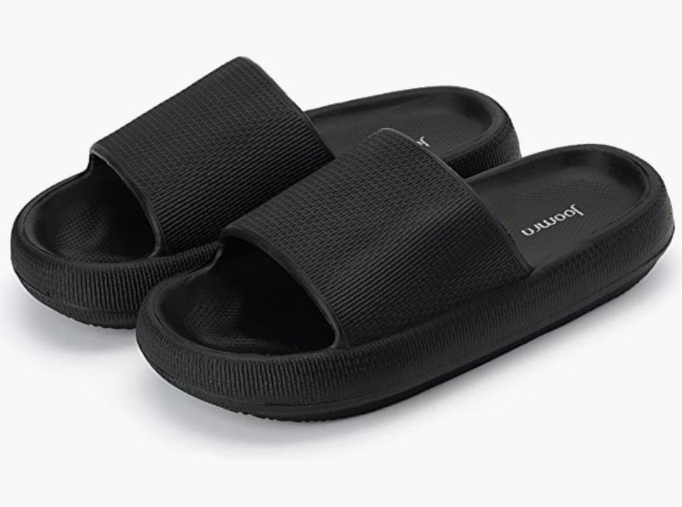 JOOMRA Unisex Non Slip Sandals (Photo via Amazon)