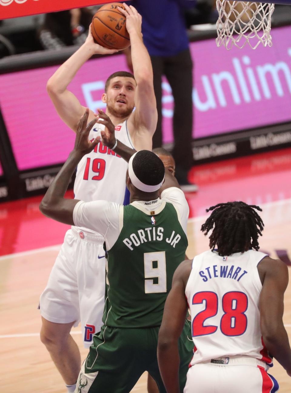 Detroit Pistons guard Svi Mykhailiuk scores against Milwaukee Bucks forward Bobby Portis during the fourth period at Little Caesars Arena on Wednesday, Jan. 13, 2021.