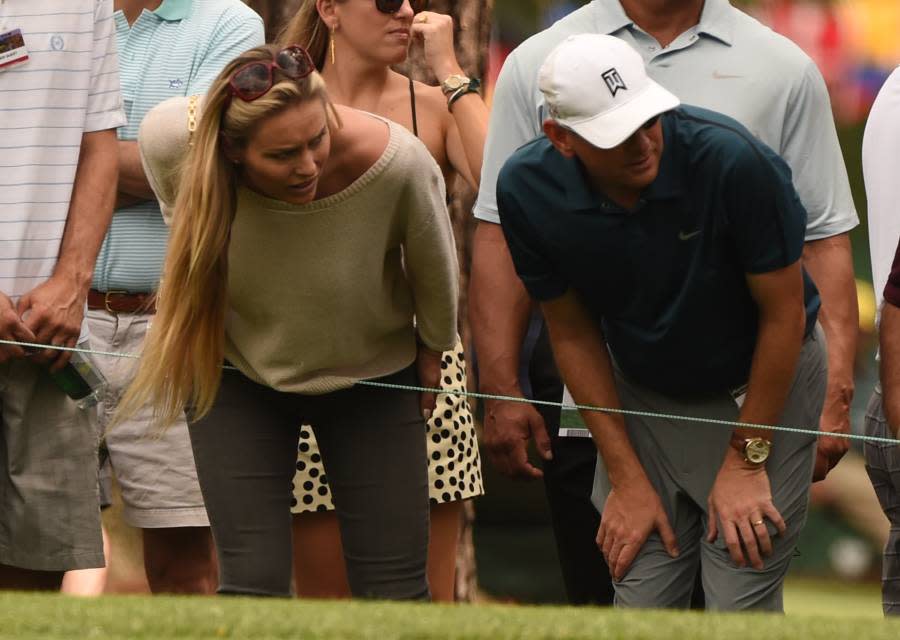 Lindsey Vonn schaut bei Tiger Woods ganz genau hin