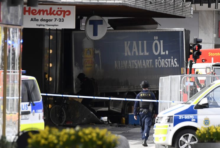 <p>L'”arme du crime” est un camion appartenant au brasseur Splendrups, qui avait signalé son détournement plus tôt dans la journée. (Photo : AFP)</p>