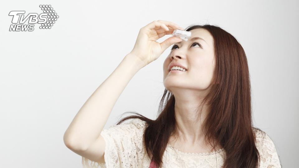許多人眼藥水滴錯方法，可能讓眼疾變嚴重。(示意圖／TVBS)