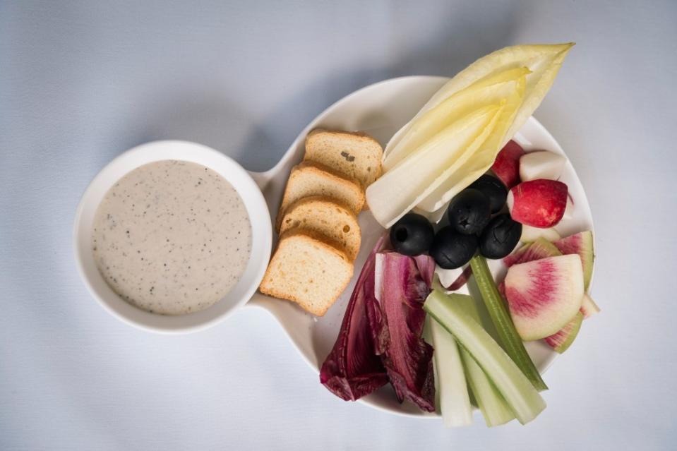 The “continental” menu opened with a complimentary “relish” tray — a straight-from-the-fridge affair involving a single tiny radish, a few black olives and diminutive endive and radicchio leaves. Stefano Giovannini