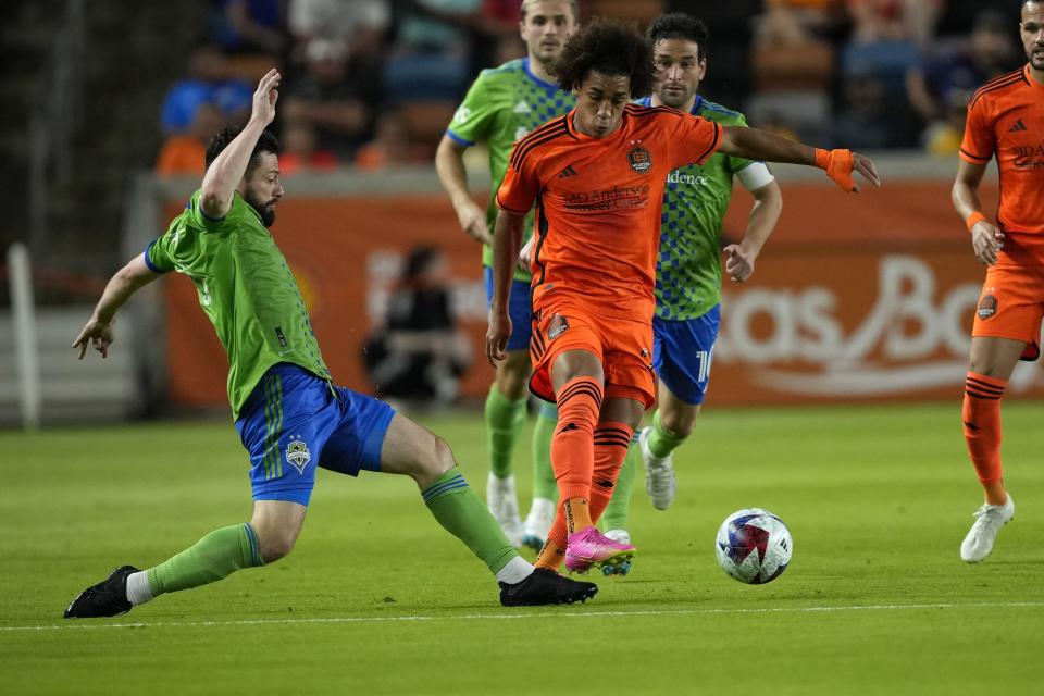 Seattle Sounders' João Paulo, left, challenges Houston Dynamo's Adalberto Carrasquilla for the ball during the first half of an MLS soccer match Saturday, May 13, 2023, in Houston. (AP Photo/David J. Phillip)