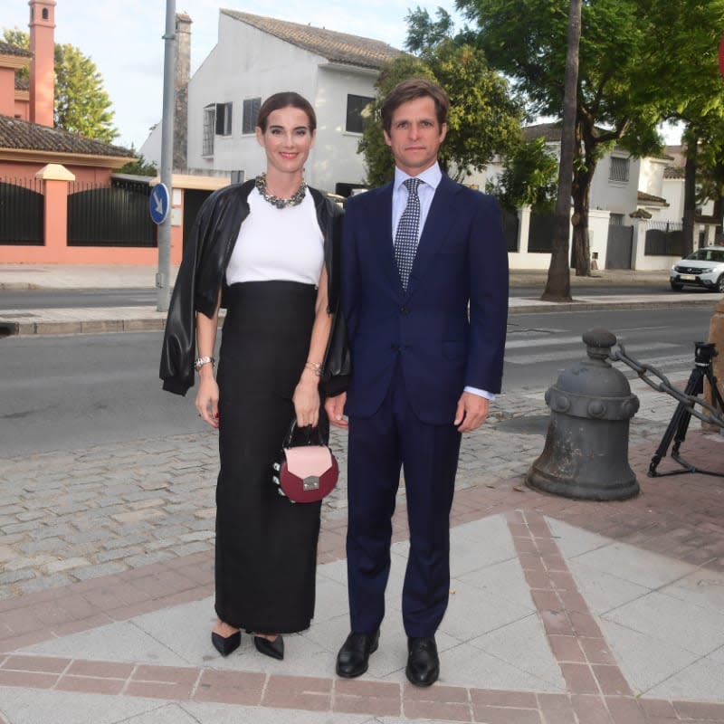 El Juli y Rosario posan en un patio ceremonial