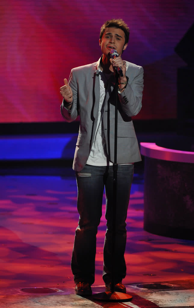 Kris Allen performs "Falling Slowly" by Glen Hansard and Markéta Irglová from "Once" on "American Idol."