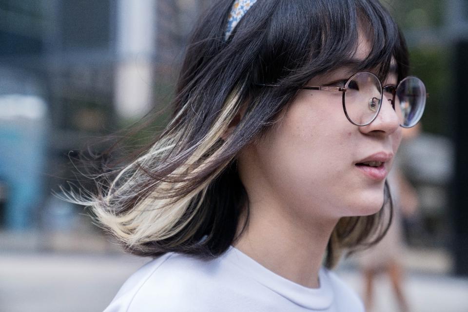林澤駿患有性別焦慮，被校方強迫剪髮後情緒低落。
