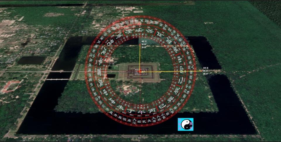 《圖說》吳哥窟皇陵有迴廊護城河，坐東朝西，神廟群皆東西向，摘自google網。