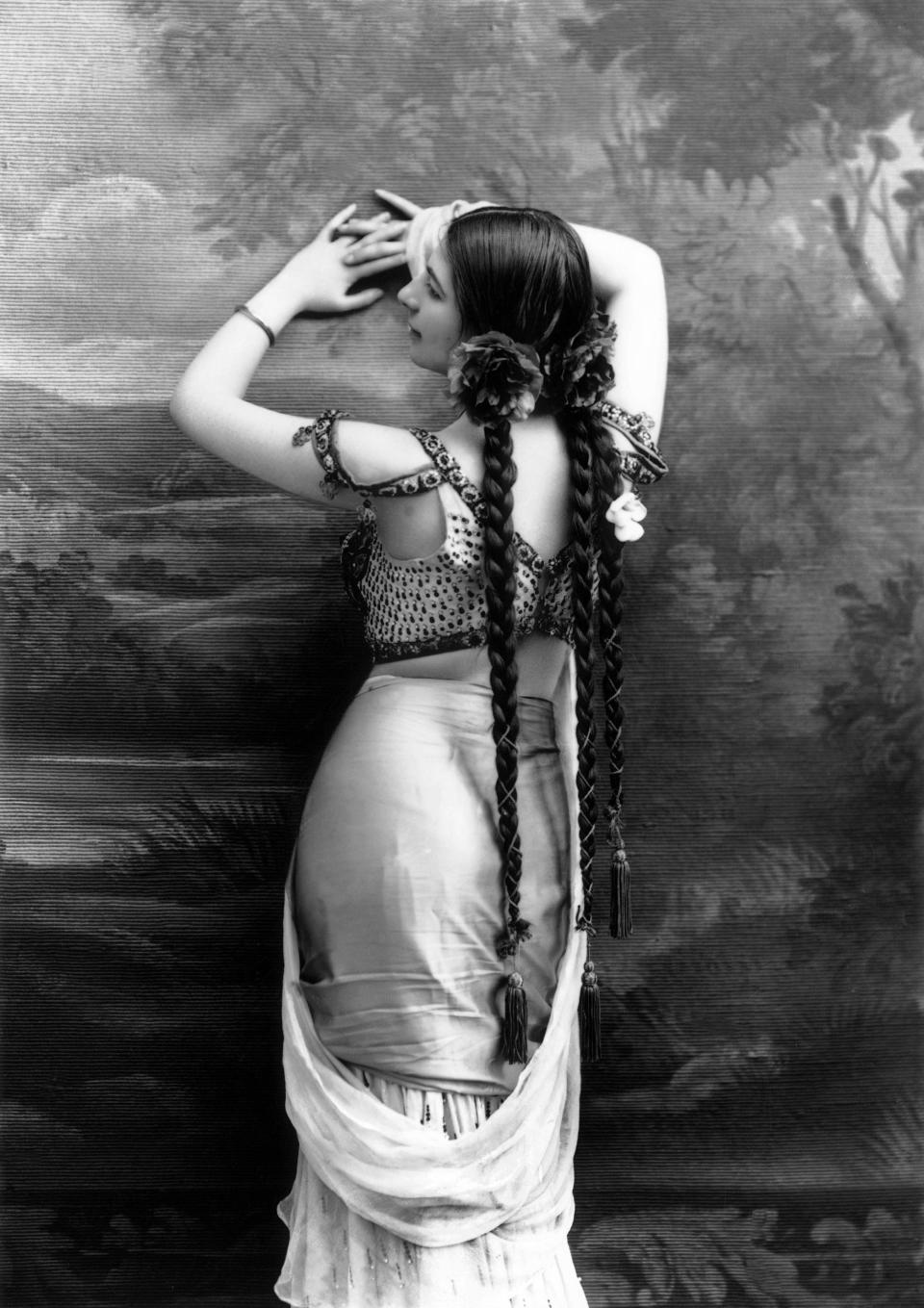 <h1 class="title">Mata Hari</h1><cite class="credit">Photo: Getty Images</cite>