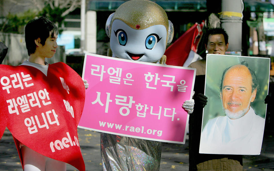 Raelians hold up signs in South Korea. Source: Getty Images