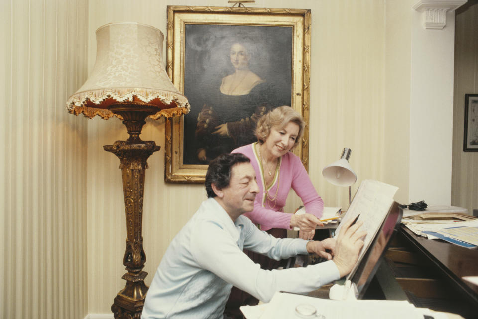 English singer Vera Lynn at the piano with her husband, musician Harry Lewis (1915 - 1998), circa 1975.  (Photo by Keystone/Hulton Archive/Getty Images)