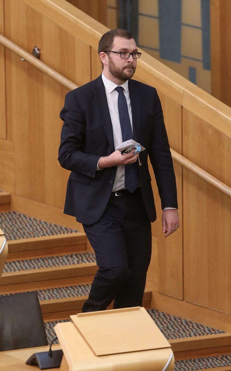 Mr Mundell leaves the chamber - Scottish Parliament/Scottish Parliament