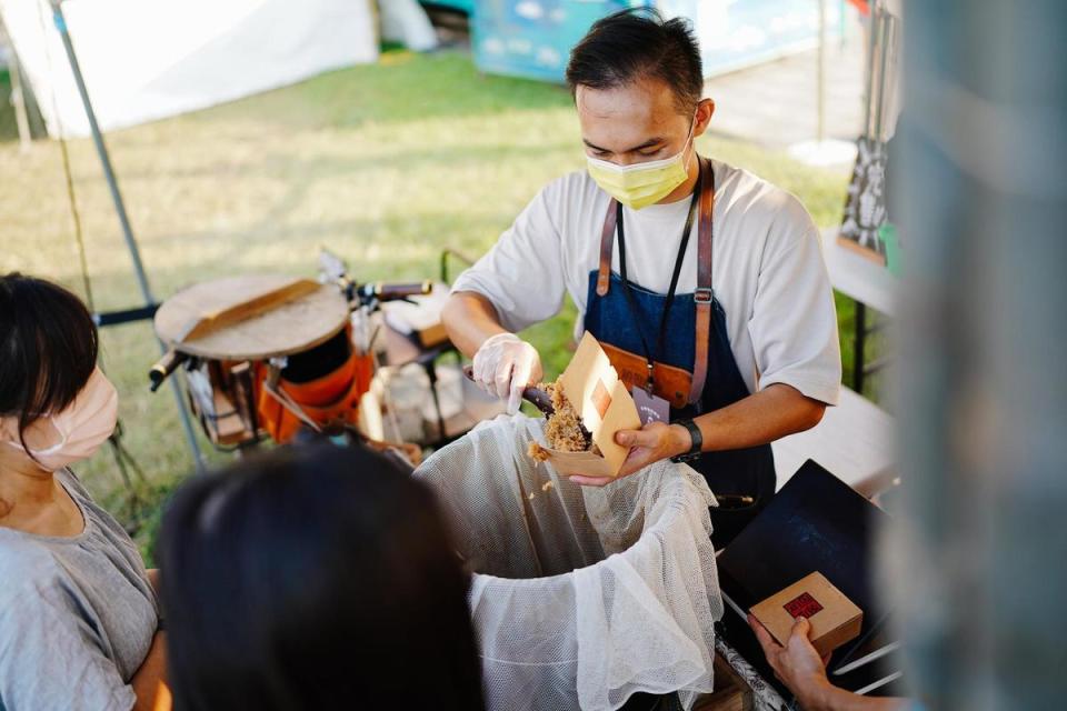 「頑固油飯」是市集人氣王。（森之市提供）