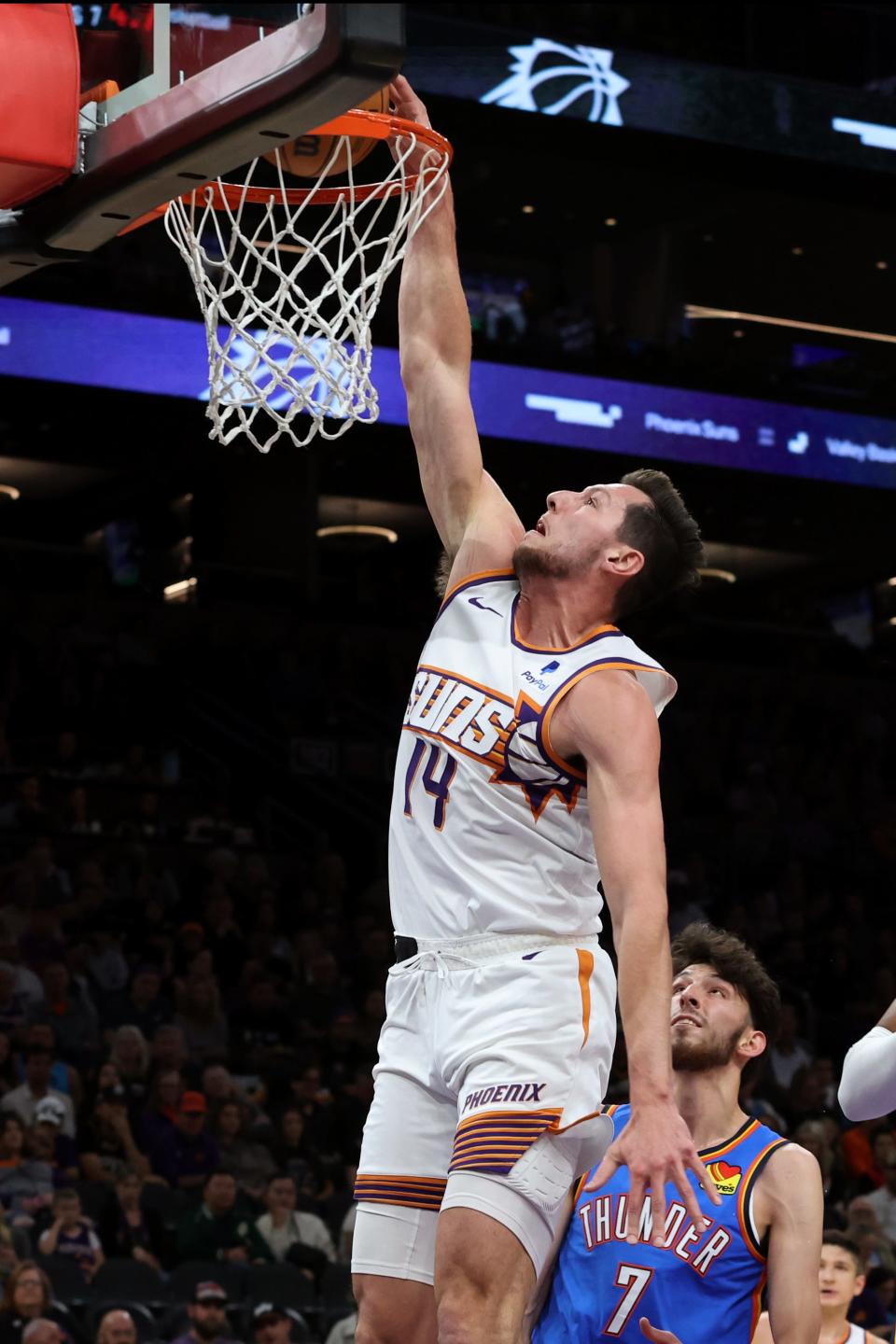 Phoenix Suns forward Drew Eubanks (14) makes a basket against Oklahoma City Thunder forward Chet Holmgren (7) during the first quarter at Footprint Center.