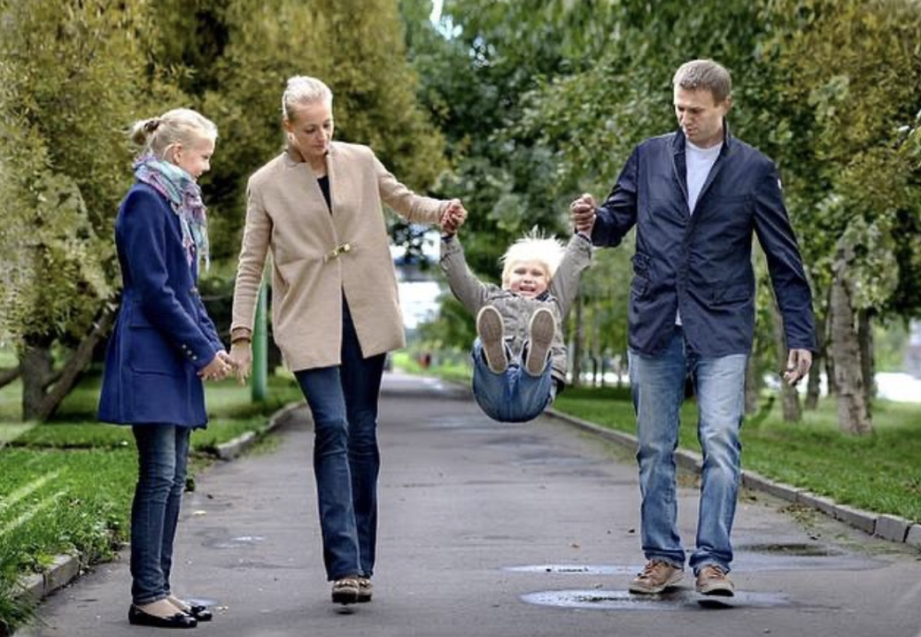 A throwback picture of the family, taken when his children were younger, was shared to Navalny's Instagram. (@Navalny)