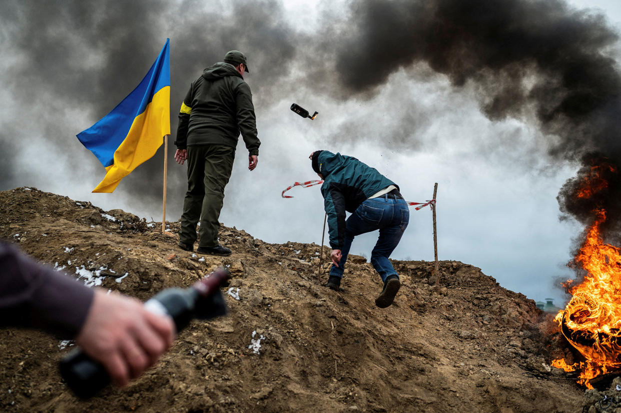 Civilians train to throw Molotov cocktails in Zhytomyr