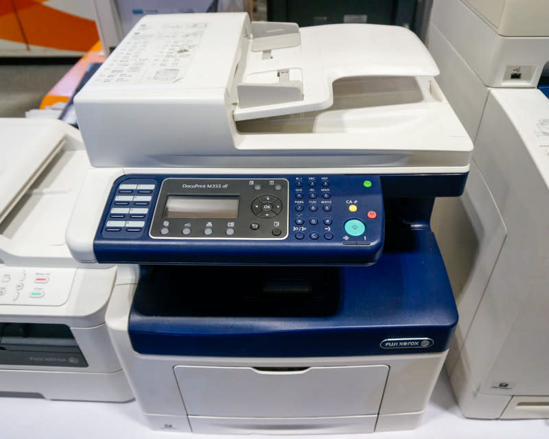 The DocuPrint M355 df was our editor’s choice winner in 2013, and it’s one of Fuji Xerox’s star buys at this show. This A4 mono multifunction laser printer is capable of a 35ppm print speed and it does automatic duplex print/copy/scan. This come with 3 years on-site warranty, $80 of FairPrice vouchers, a wireless kit (worth $112), free installation, and a free trolley. There’s also a purchase with purchase promotion where you can get an additional $50 off with the purchase of 2 high capacity toners together with the printer. 