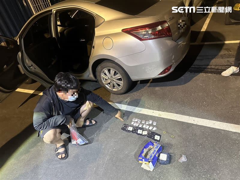 林男車上被搜出的毒品。（圖/翻攝畫面）