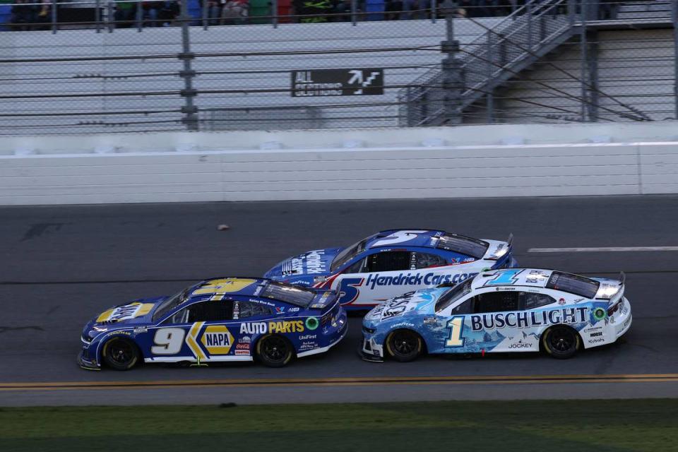 Feb 19, 2024; Daytona Beach, Florida, USA; NASCAR Cup Series driver Chase Elliott (9) leads driver Kyle Larson (5) during the Daytona 500 at Daytona International Speedway. Mandatory Credit: Peter Casey-USA TODAY Sports Peter Casey/Peter Casey-USA TODAY Sports