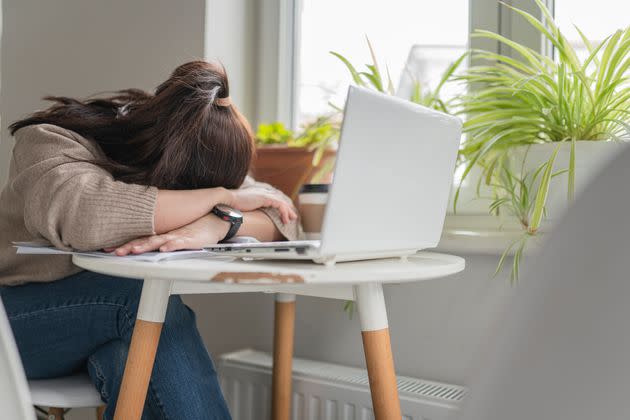 Afternoon productivity slumps are normal. Here's how to get through them. (Photo: Alex Potemkin via Getty Images)