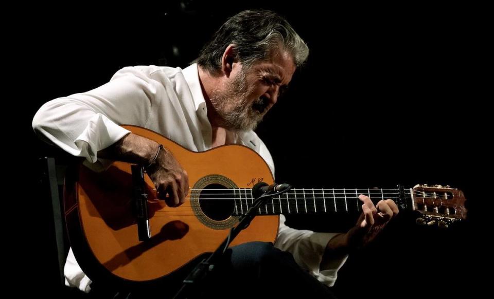 Desde muy pequeño en el barrio de Triana, en su natal Sevilla, “ya escuchaba las nanas que les cantaban las madres a los niños para dormirlos, unas nanas flamencas, andaluzas”, cuenta el maestro Rafael Riqueni. 