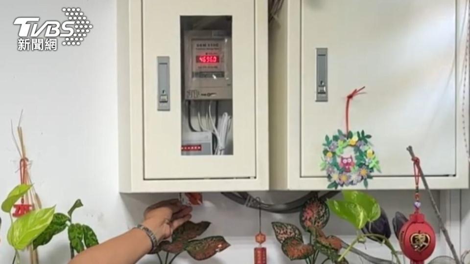 辦公室冷氣電費是由教職員使用儲值卡支付。（圖／TVBS）