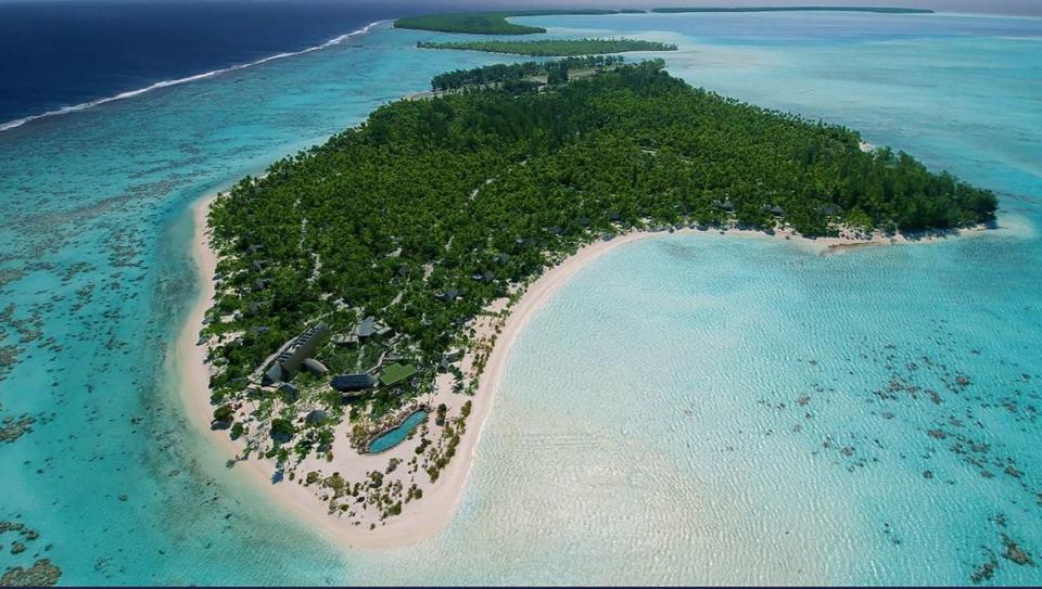 Sin lugar a dudas los visitantes la consideran como una de las islas más hermosas del mundo y la denominan la “perla” del Pacífico por su característica geografía. Vista aérea de The Brando Resort, Polinesia Francesa.