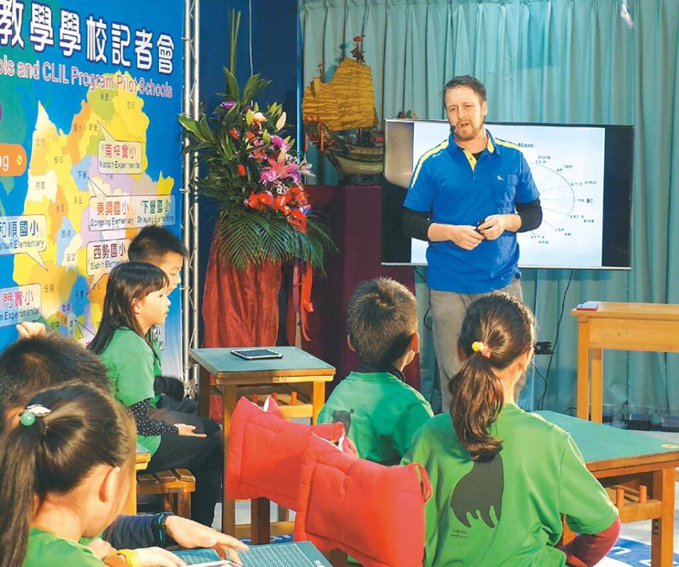 雙語國家政策立意良善，但要在2030年達標，眼高心大，難成大事。圖／本報資料照片