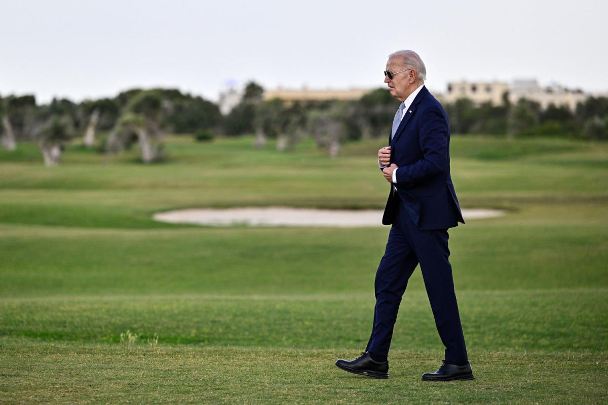 Read more about the article Conservative media use misleading camera angle of Biden to falsely claim he was wandering aimlessly