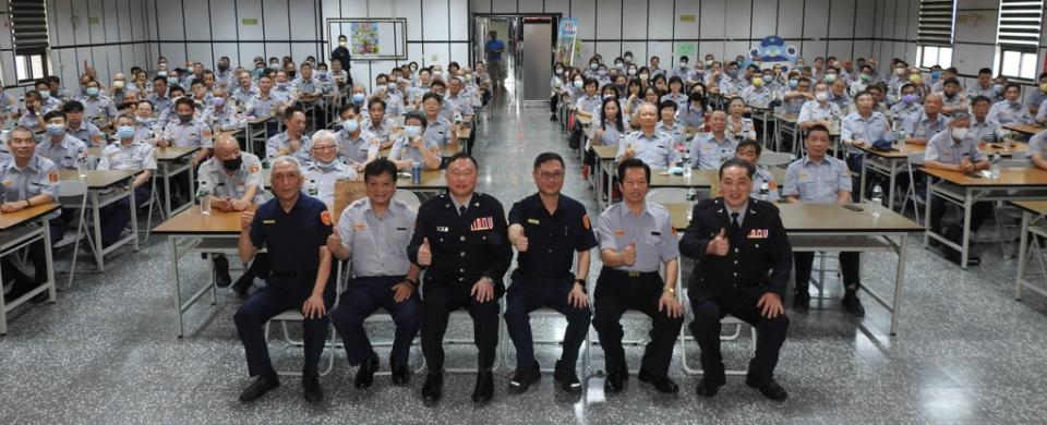 《圖說》土城分局112年土城義警中隊基本訓練合影。〈土城分局提供〉