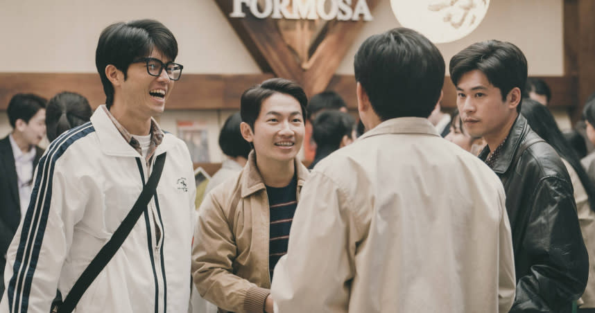 張耀仁（左起）、蔡昌憲、黃迪揚主演新戲《鹽水大飯店》登上Netflix排行榜。(圖／公視台語台提供）