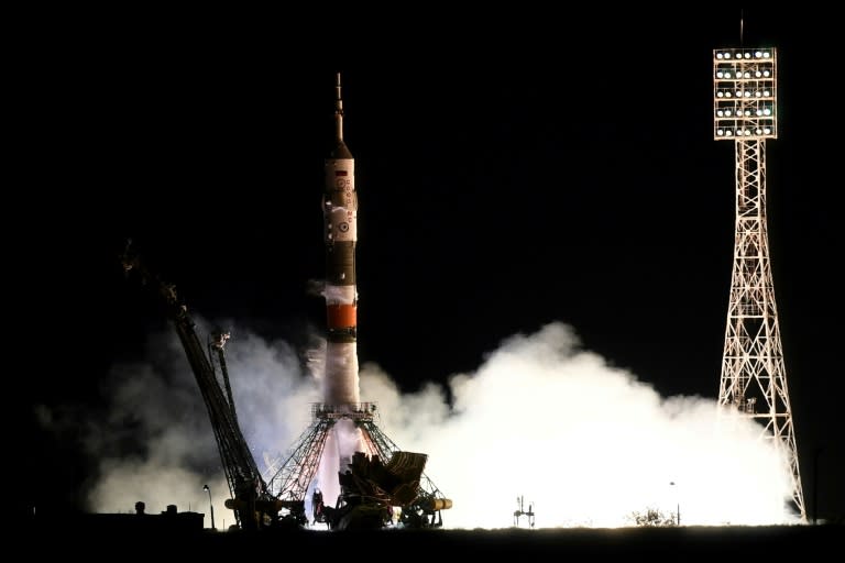 The Russian Soyuz spacecraft carrying two US astronauts and a Russia cosmonaut launched from the Baikonur cosmodrome as scheduled early Wednesday