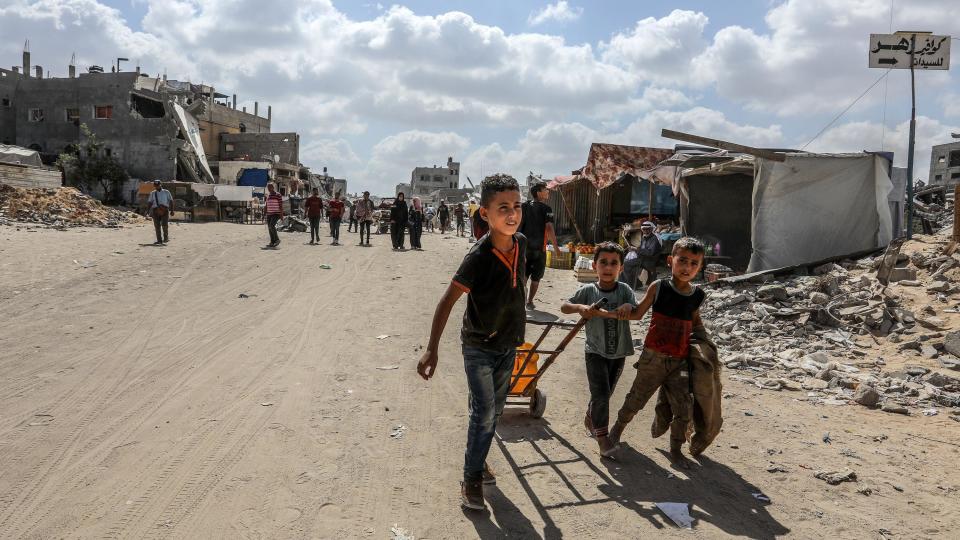 Displaced children in the Gaza Strip