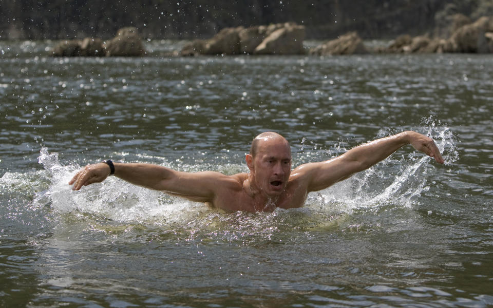 Putin swims in the Tyva region of Siberia, Russia, on August 3, 2009.