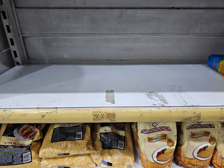 Faltante de arroz en un supermercado chino de Maipú al 700