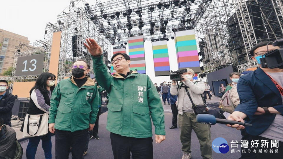 ▲陳其邁視察跨年活動整備進度。（圖／記者 許高祥 攝）