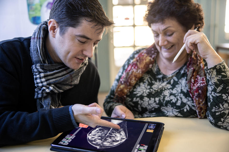 András Vadászy, director de MaMMa Klinika, en Budapest, el 21 de febrero de 2023. (Akos Stiller/The New York Times)