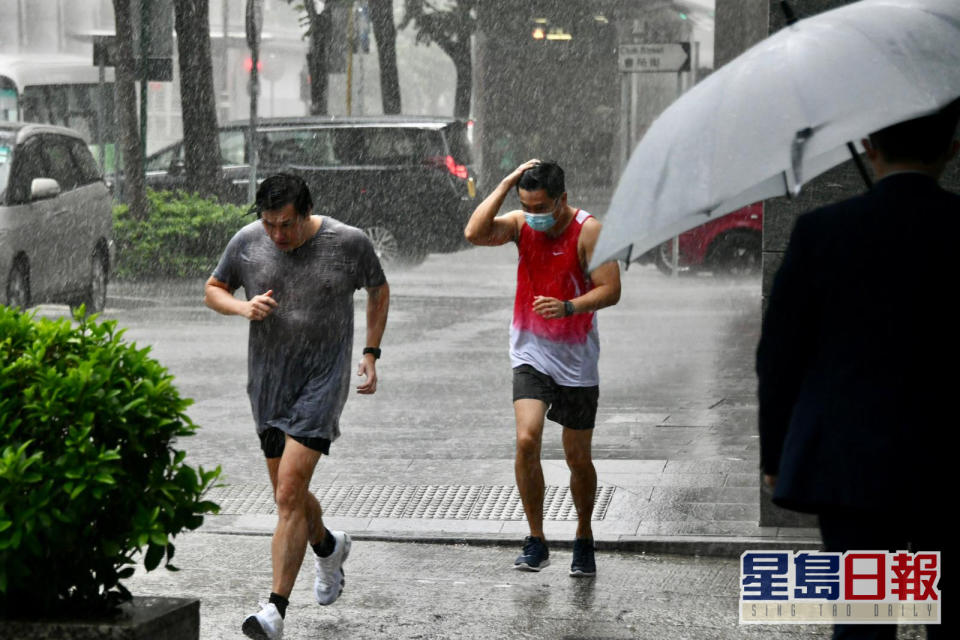 天文台改發黃色暴雨警告信號。