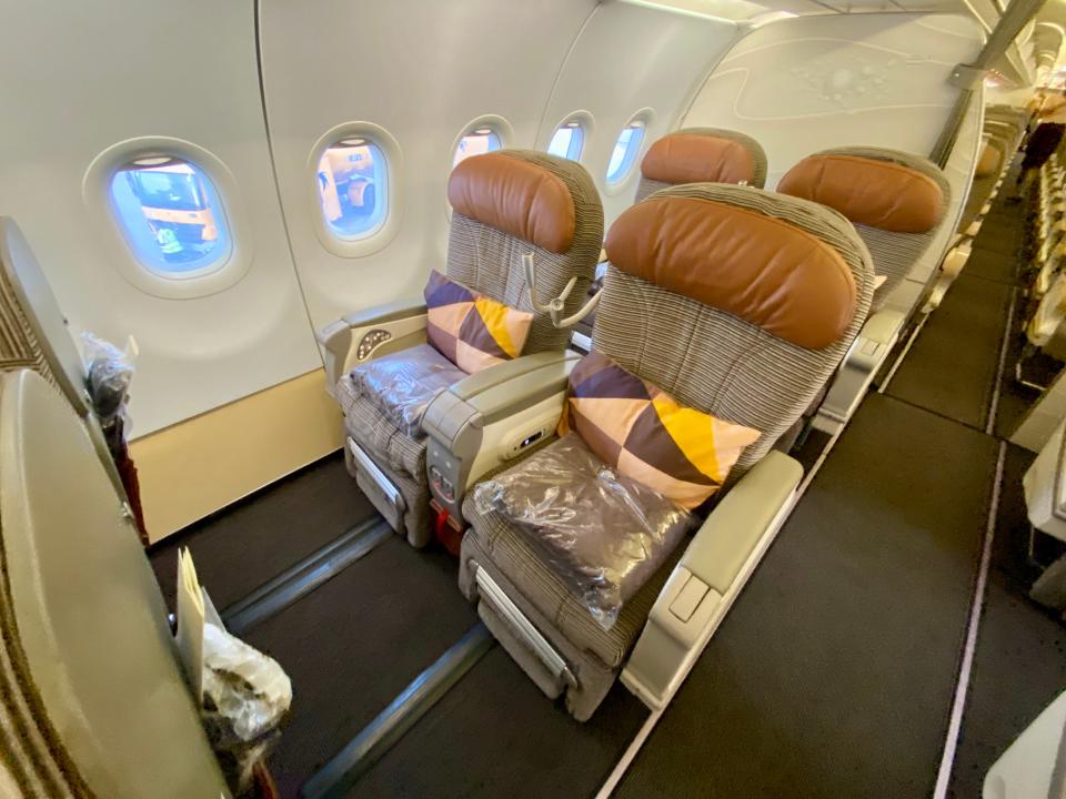 Etihad Business Class A320 2298