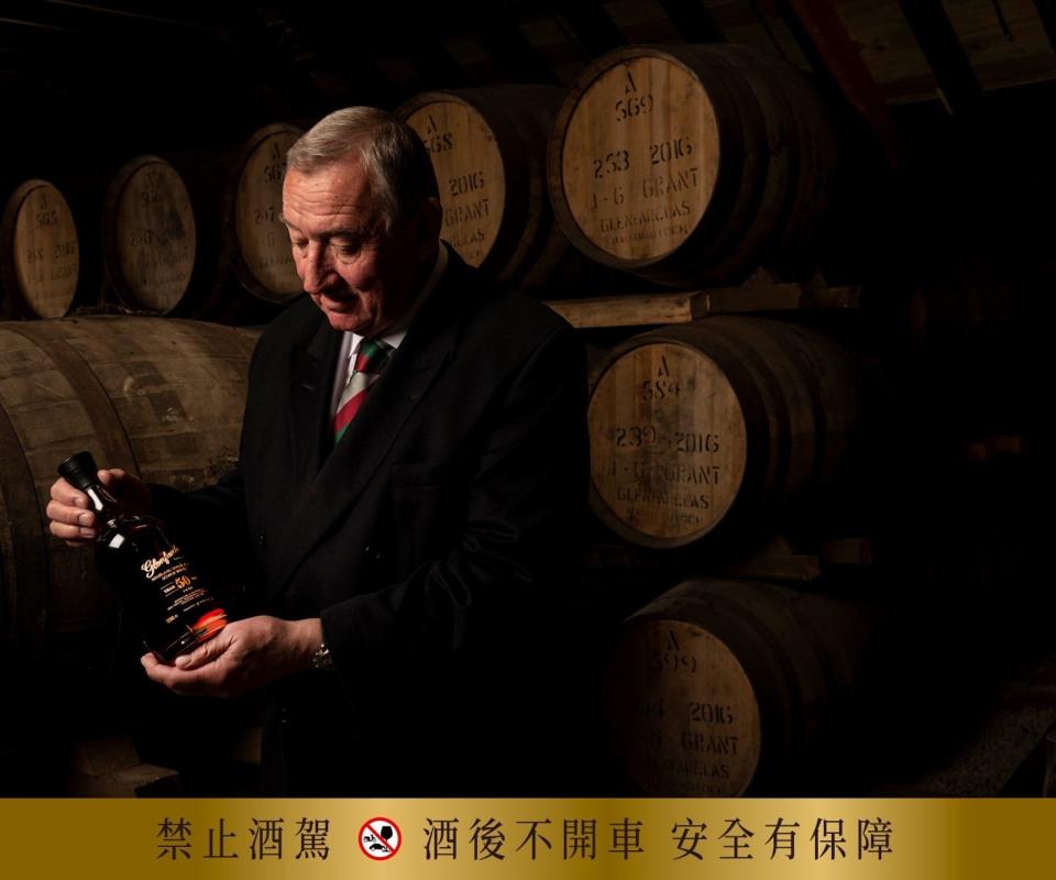 格蘭花格酒廠第五代傳人John Grant認為，這款新品的特別之處在於紀念他從事這門行業50年，這些木桶裡的酒液也跟著產業在那段時間進化，他深深為團隊在過去50年一起實現的成就感到驕傲。（格蘭花格提供）