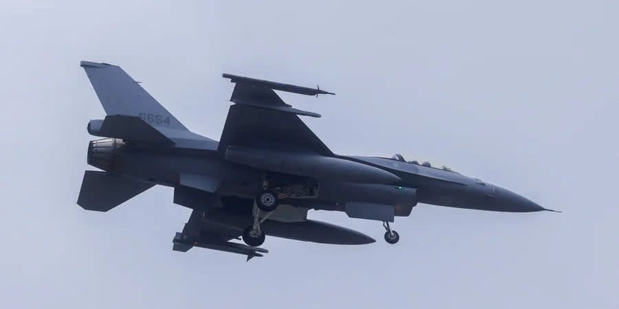 F-16