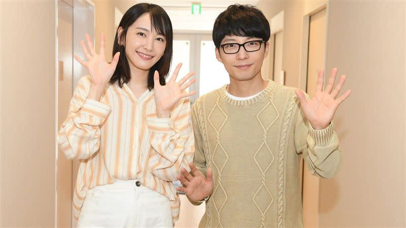 「國民老婆」新垣結衣與星野源超閃。（圖／資料照）