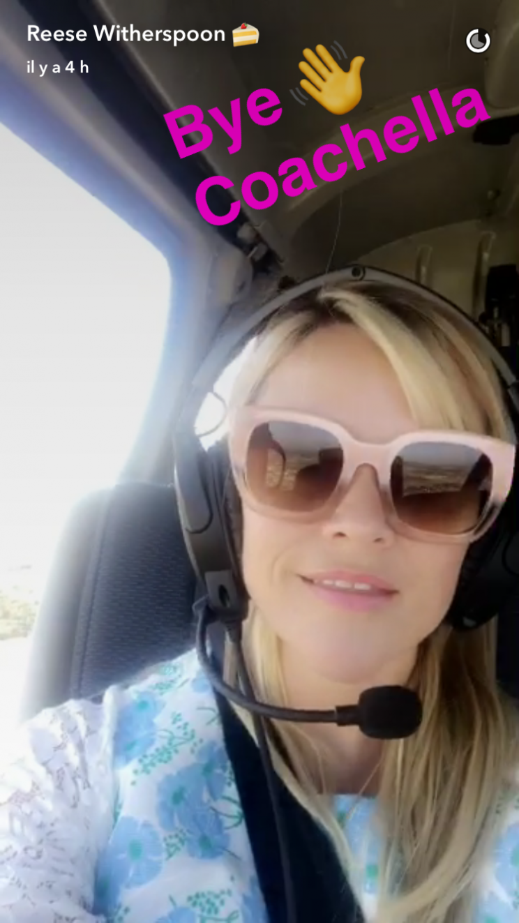 <p>Reese Witherspoon a quitté Coachella en hélico… c’est quand même plus chic qu’en bus !</p>