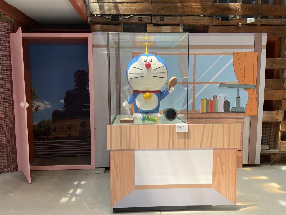 展場中的哆啦A夢與各式道具喚起許多人的童年記憶(圖片來源：彰化縣文化局提供)