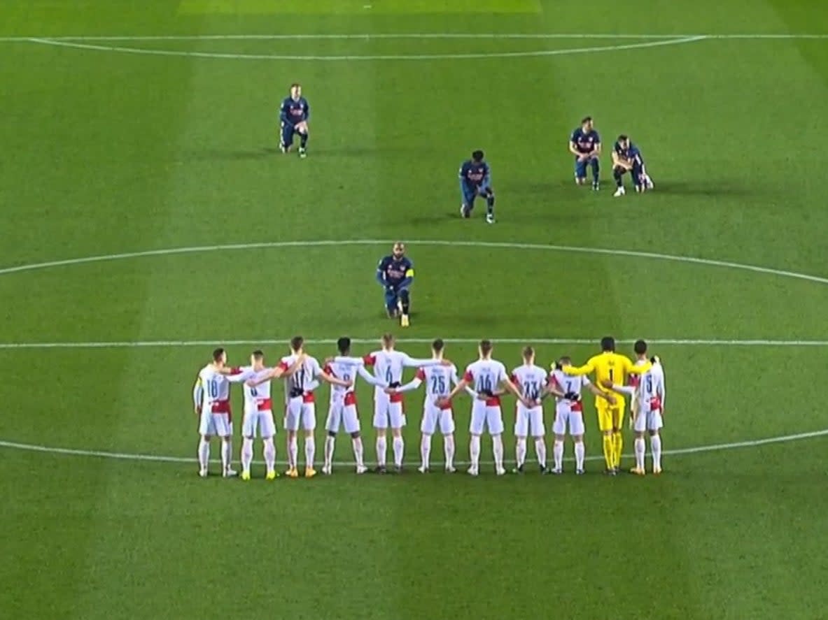 Arsenal striker Alexandre Lacazette takes a knee (BT Sport)