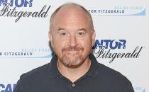 <p>Louis C. K. fue contra Trump en marzo, escribiendo en un correo electrónico promocional de su serie <i>Horace and Pete</i> : “Por favor, párenla con el voto a [Donald] Trump. Fue divertido por un rato. Pero el tipo es Hitler. Y con esto quiero decir que nosotros somos Alemania en los años 30¿Creen que vieron la mierd- venir? Hitler era sólo un tipo divertido y refrescante con un peine raro que diría cualquier cosa”.</p>