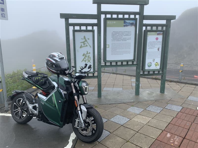 ovaobike MCRM電動機車續航力達230公里，成功挑戰不充電往返武嶺。（圖／ovaobike提供）