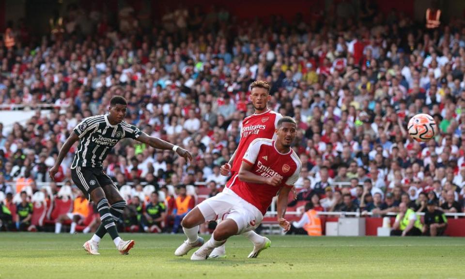 Marcus Rashford scores for Manchester United