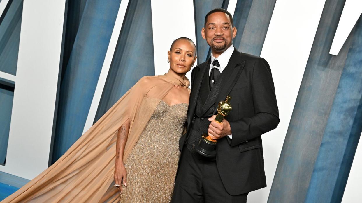 beverly hills, california march 27 jada pinkett smith and will smith attend the 2022 vanity fair oscar party hosted by radhika jones at wallis annenberg center for the performing arts on march 27, 2022 in beverly hills, california photo by axellebauer griffinfilmmagic