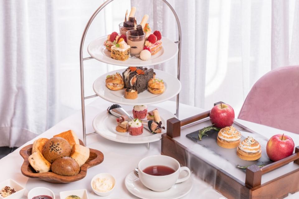 Mother’s Day afternoon tea set. (PHOTO: Tablescape)