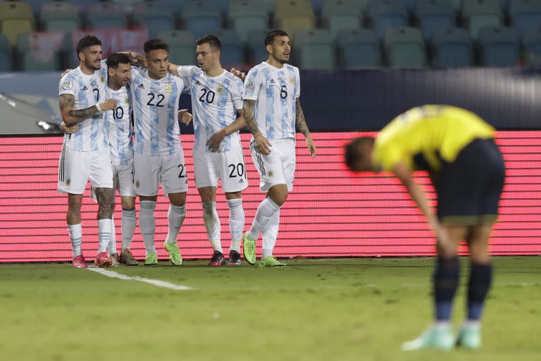 Abrazos de gol... y de triunfo.